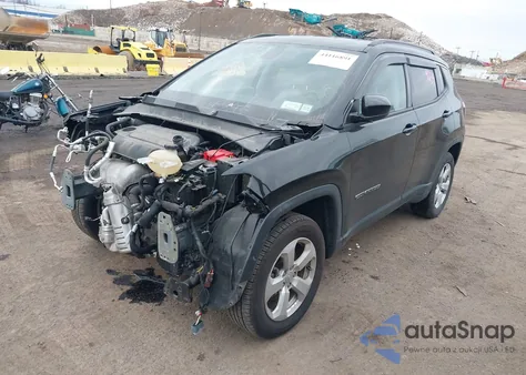2021 Jeep Compass Latitude 4X4 z USA, uszkodzony, nr VIN 3C4NJDBB9MT524703